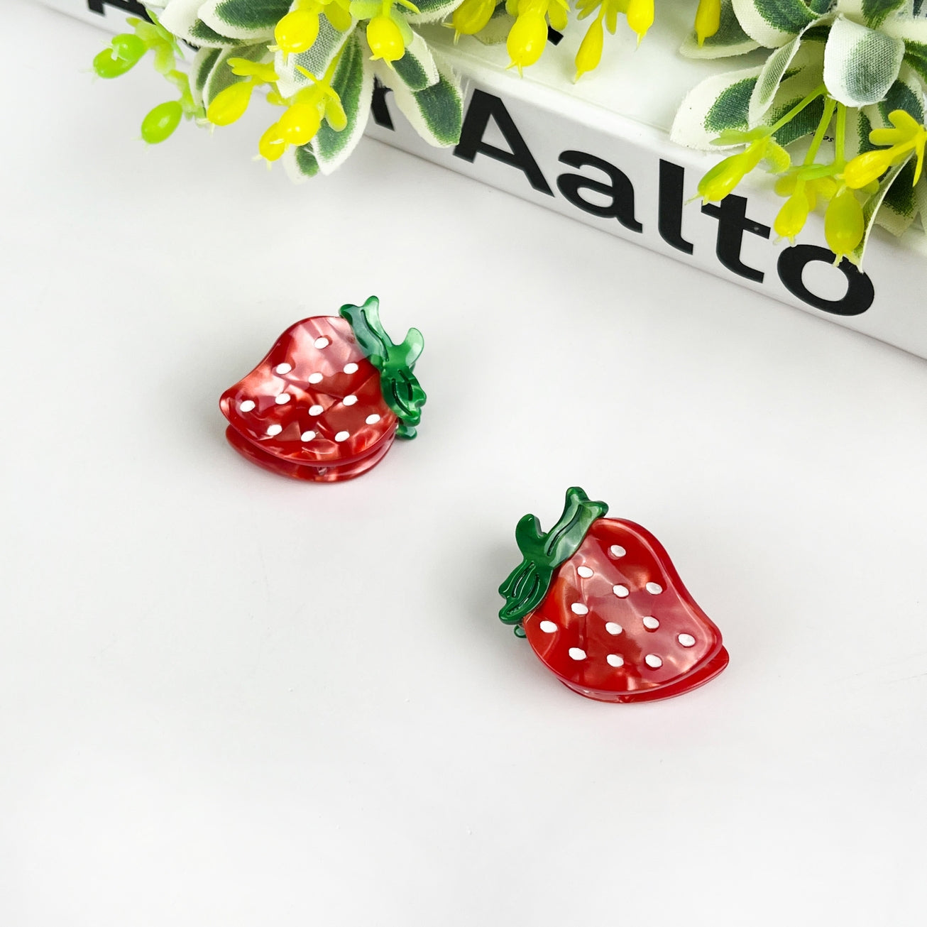 SSR Acetate Mini Strawberry Claw Hair Clip