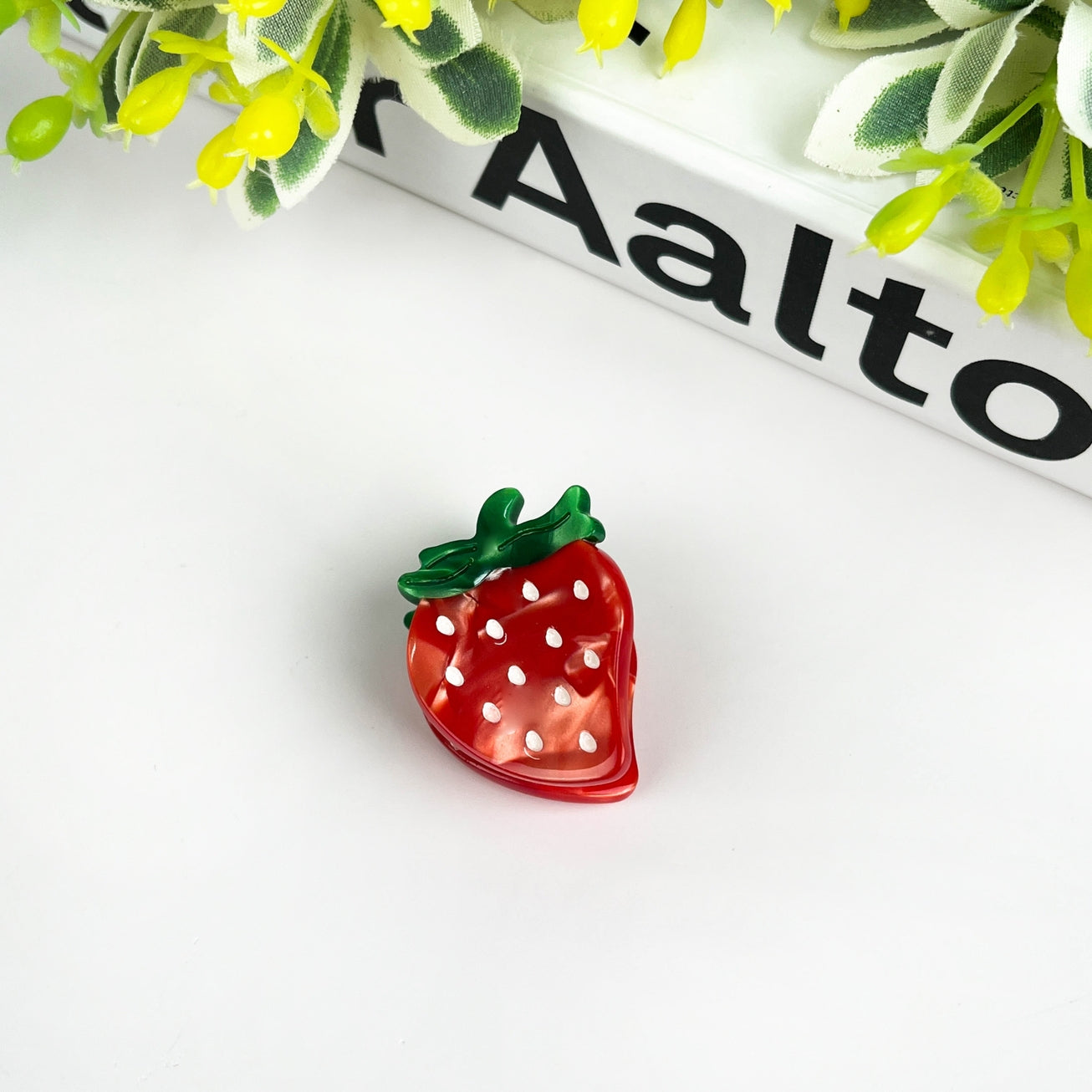 SSR Acetate Mini Strawberry Claw Hair Clip