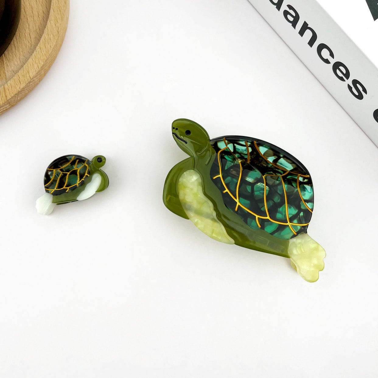 SSR Acetate Turtle Hair Claw Clip - Bright Green