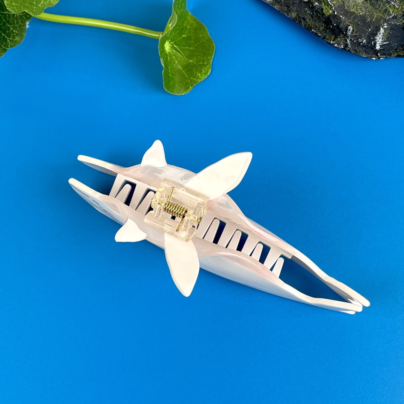 SSR Acetate White Whale Claw Clip